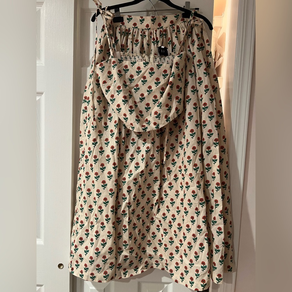 I’m selling this two piece set - top and skirt from a boutique.